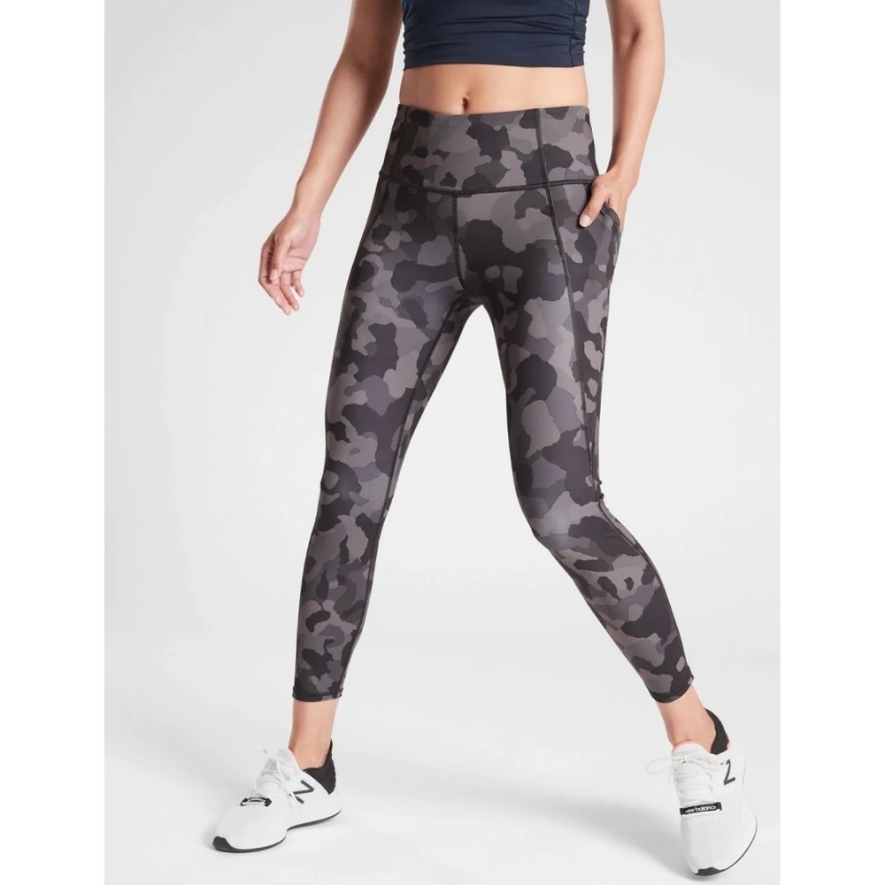 Athleta Lightning Stash Pocket‎ Camo 7/8 Leggings, Supersonic - Size ST